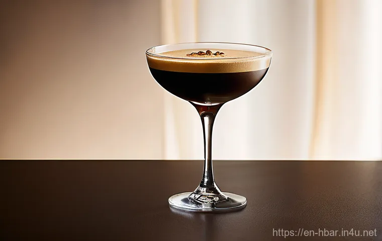 홈바텐더 SNS 인기 칵테일 - **Espresso Martini in a Sophisticated Setting:** A hyper-realistic, close-up photograph of a meticul...